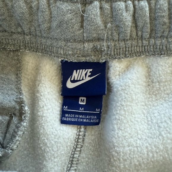 Men’s Nike sweatpants size medium - Picture 2 of 5